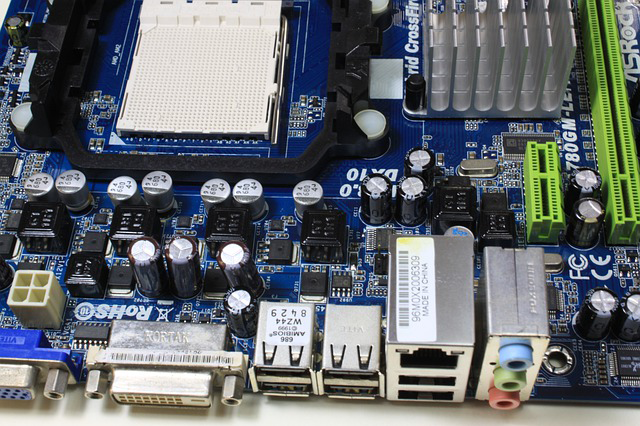 Mainboard (Motherboard) von der Seite